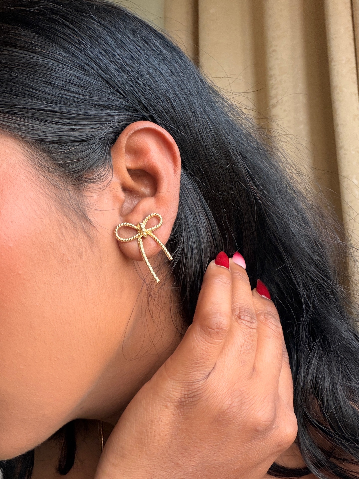 Customer wearing SHAURA jewellery