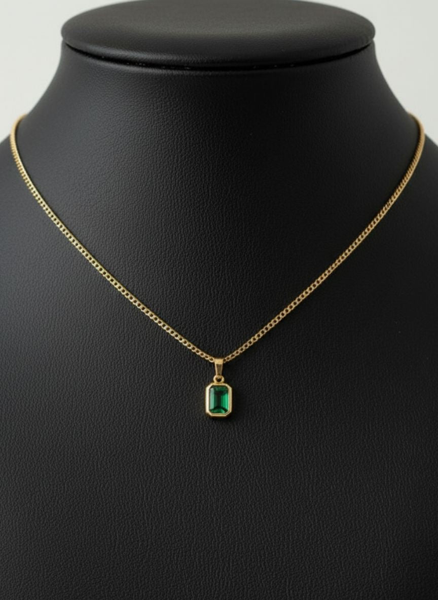 Marque chain with pendant