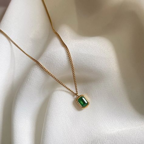 Myra chain with pendant