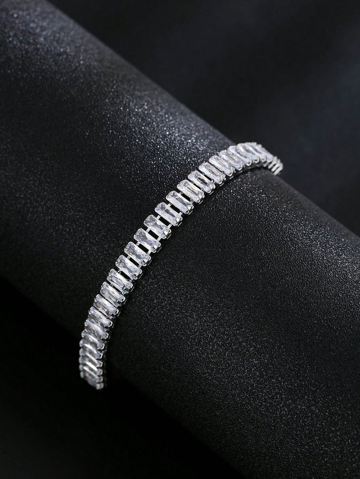 Diana Emerald cut Bracelet